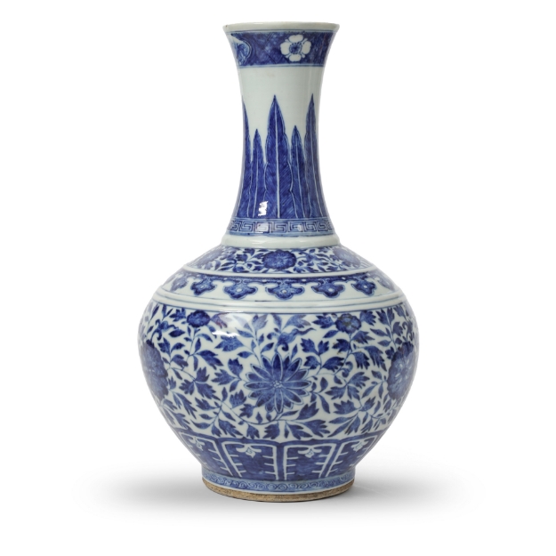 Picture of Kangxi Blue and White Porcelain Vase with Floral Motifs